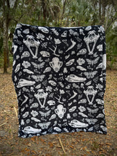 Load image into Gallery viewer, Tattoo Flash Skull Style Velveteen Plush Blanket