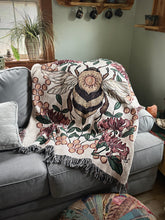 Load image into Gallery viewer, Sunshine Bee Woven Blanket