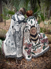 Load image into Gallery viewer, Sunshine Bee Woven Blanket