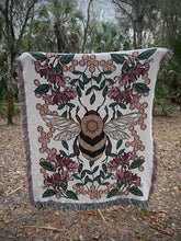 Load image into Gallery viewer, Sunshine Bee Woven Blanket